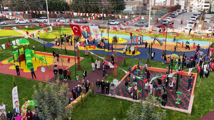 Tarsus�ta Ba�kan Bolta�tan �ocuklara karne hediyesi: Survivor Park a��ld�
