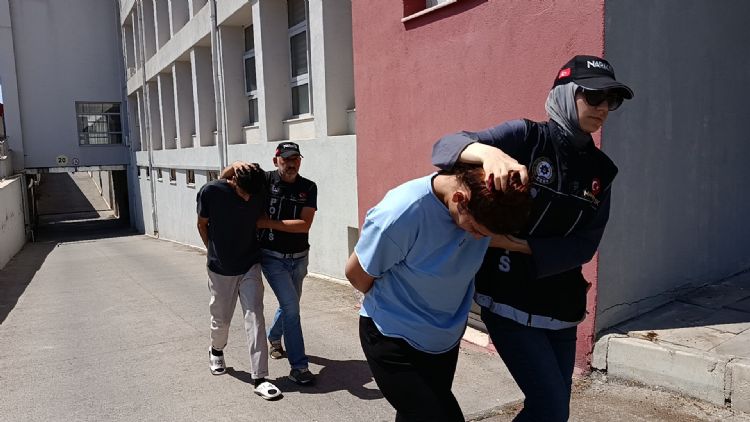 Arata 5 kilo esrar ile yakalandlar: ’’Haberimiz yok’’ savunmas yaptlar
