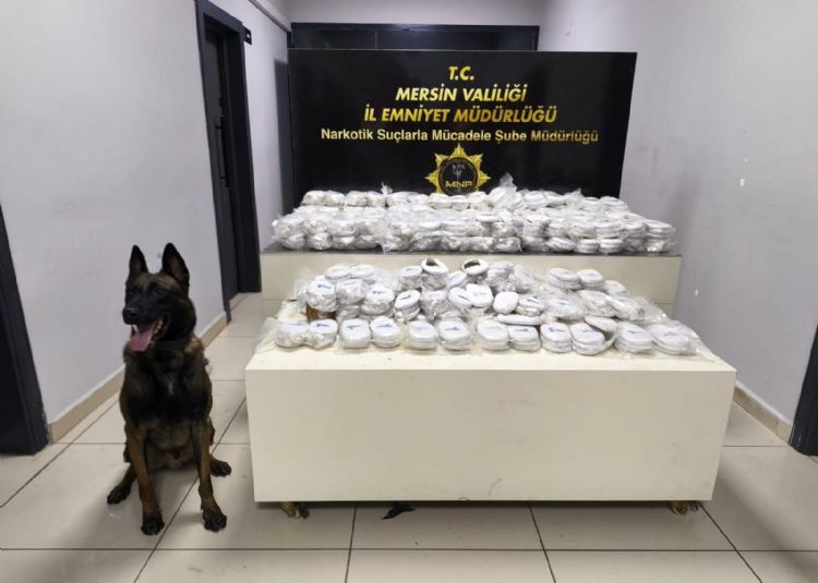 Mersin�de 13,9 milyon liral�k kokain ve 122 kilo esrar ele ge�irildi