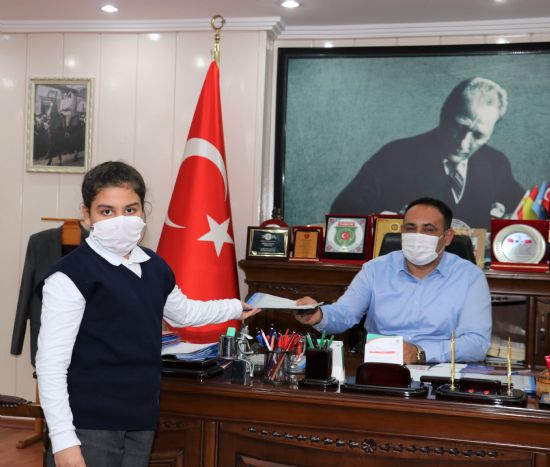 Ba�kan Y�lmaz, �ocuklar� makam�nda a��rlad�