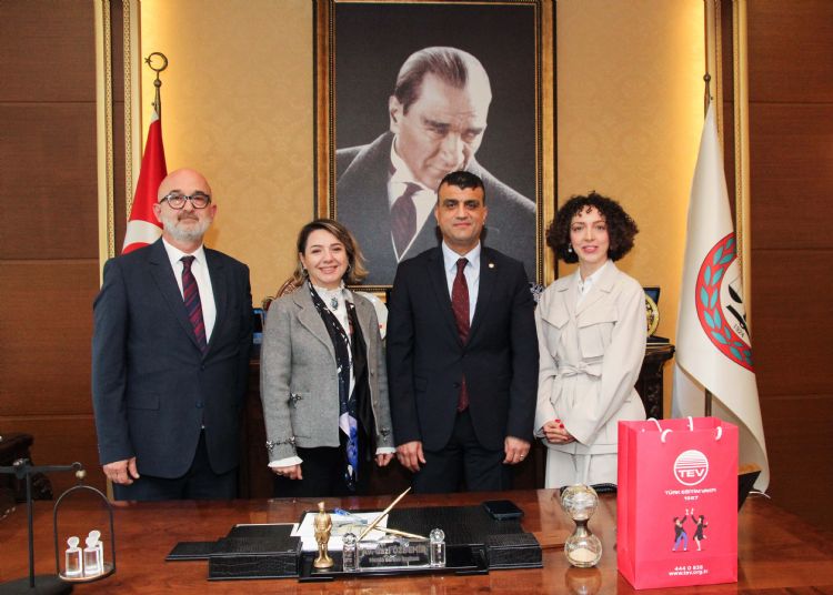 Mersin Barosu�ndan �i�ek yerine e�itime ba���