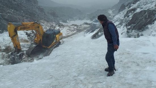 8 metre karn altndaki ime suyu hattna ulaarak Gleke takviye su saladlar