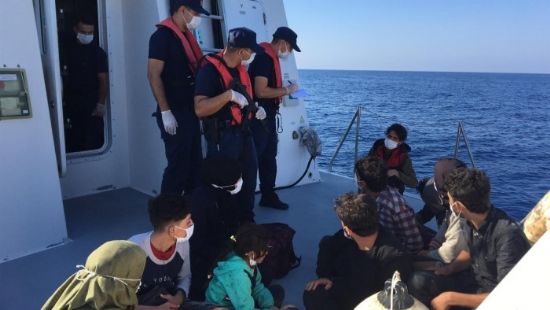 Teknede 13 ka�ak g��men yakaland�