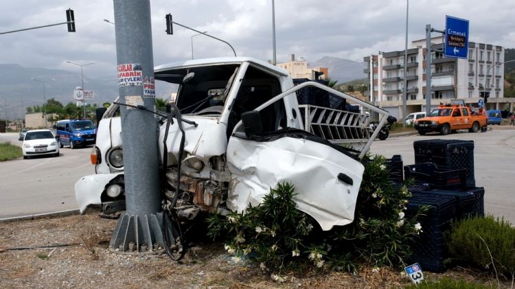 Trafik kazasnda 3 kii yaraland
