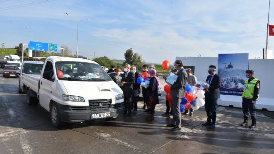 Tarsus’ta s�r�c�lere y�nelik korona vir�s fark�ndal�k etkinli�i yap�ld�