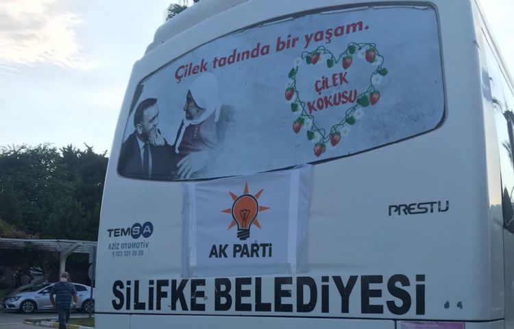 Belediye aracyla parti almas