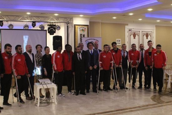 Ampute yemekte bulu�tu