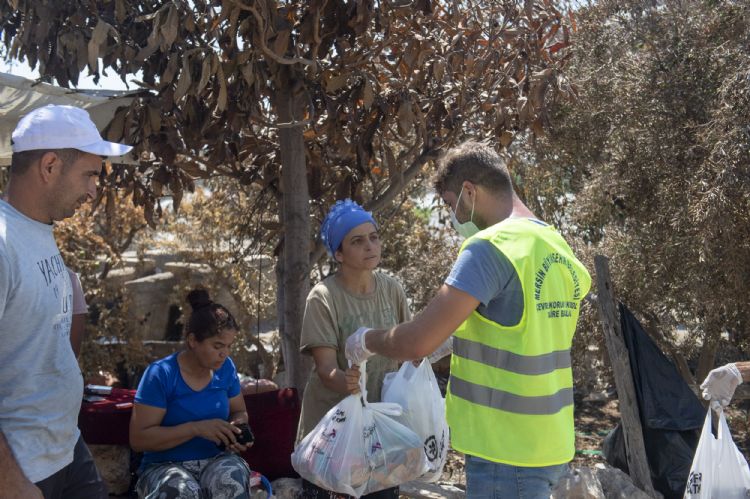 Bykehir Belediyesi salk ekibinden yangn blgesindeki vatandalara destek