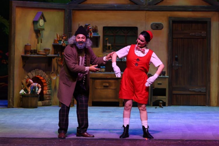 Kuklac�, yeniden minik seyircileriyle bulu�uyor