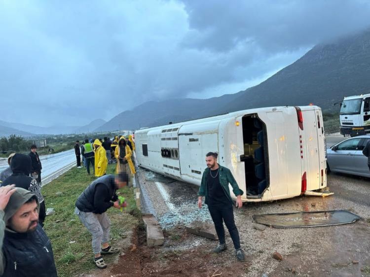 Mersinde ii servisi kaza yapt: 23 yaral