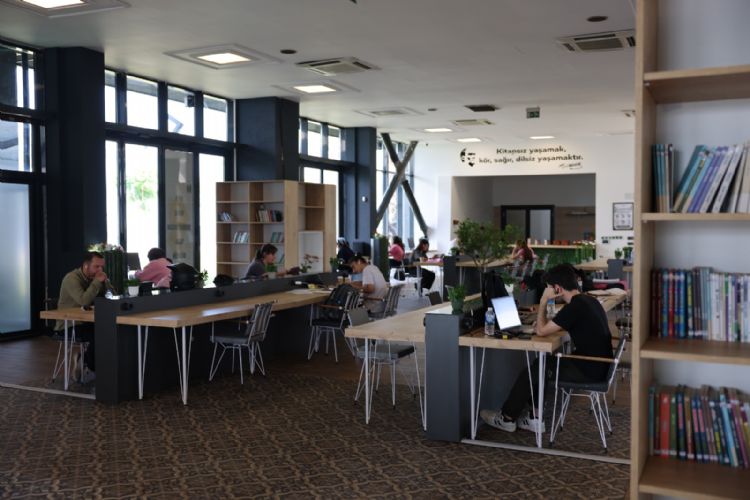 Akdeniz�e ikinci Bilgi Liman� K�t�phanesi