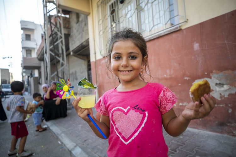 Bykehir Belediyesinden ocuklara mamul ve limonata