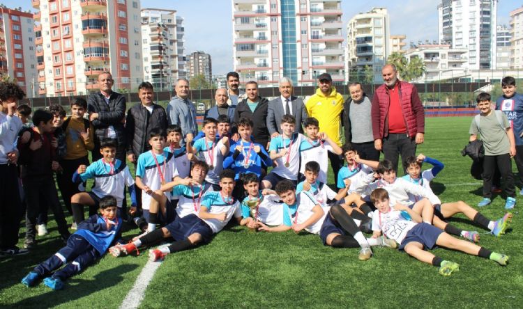 Futbolun y�ld�zlar� yar��t�