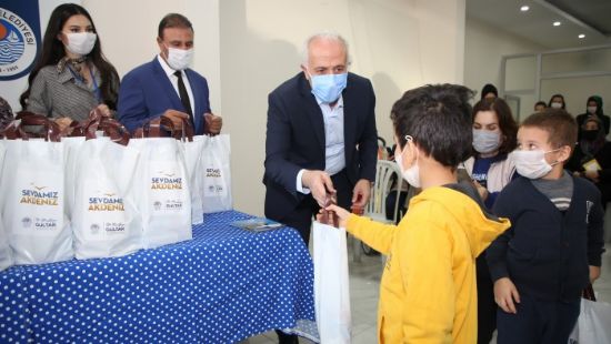 Akdeniz Belediyesi anne devam s�t� da��t�m�na ba�lad�