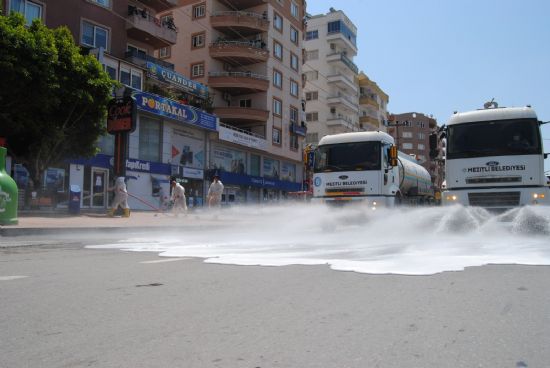 Mezitlide cadde ve sokaklar ykand