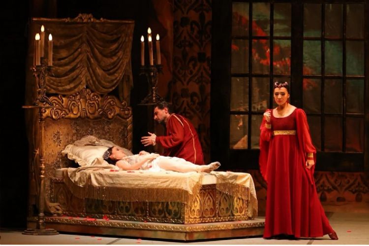 A�k�n zamans�z hik�yesi opera sahnesinde