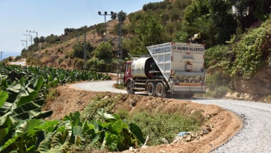 Anamur Belediyesi asfalt almalarn srdryor