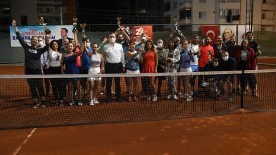 Cumhuriyet Kupas� Tenis Turnuvas� sona erdi