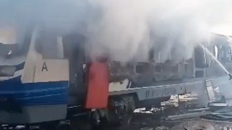Tarsus’ta tren vagonu yandı