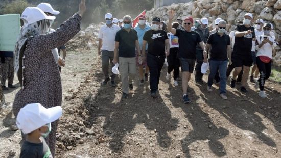 Ba�kan Se�er, vatanda�larla �Cumhuriyet Y�r�y���� yapt�