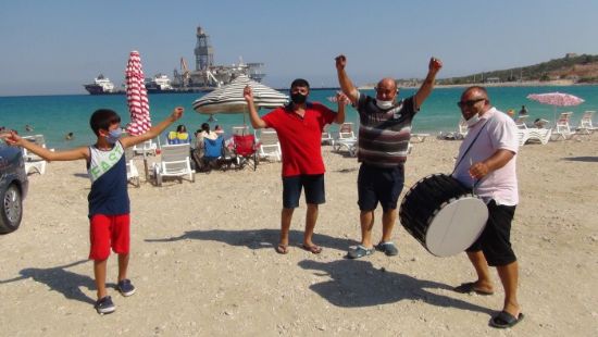 Silifkeliler, Cumhurbakannn mjdesini davul eliinde gbek atarak kutlad