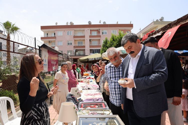 Bakan Yldz, kadn kursiyerlerle Anneler Gn etkinliinde bulutu