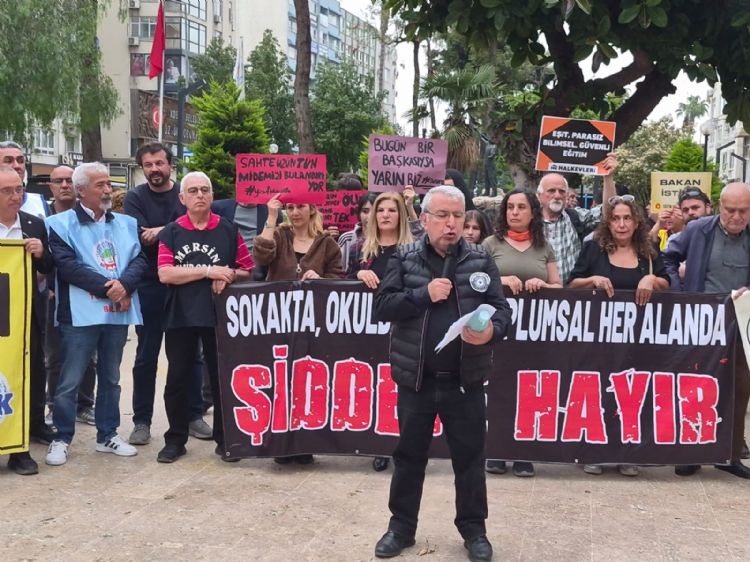 E�itimciler �iddete kar�� sokakta