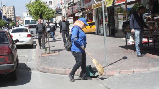 Laf deil, icraat bekliyoruz