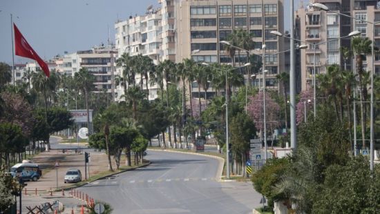 Mersin’de cadde ve sokaklar boald