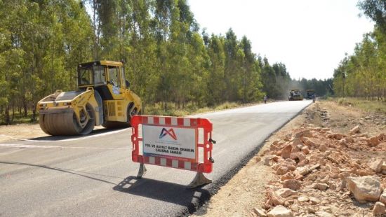 Tarsusta ky yollarnda asfalt almas yaplyor