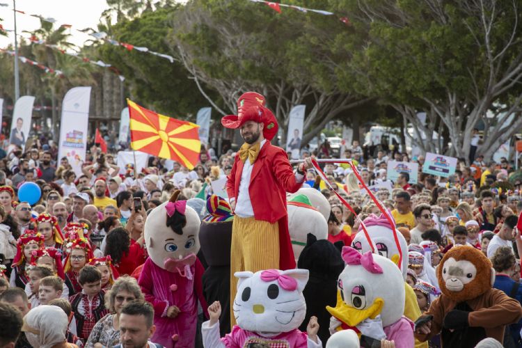 Mersinde festival cokusu