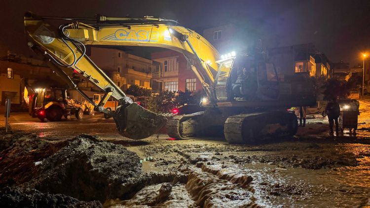 Tarsus�ta ya�mur mesaisi