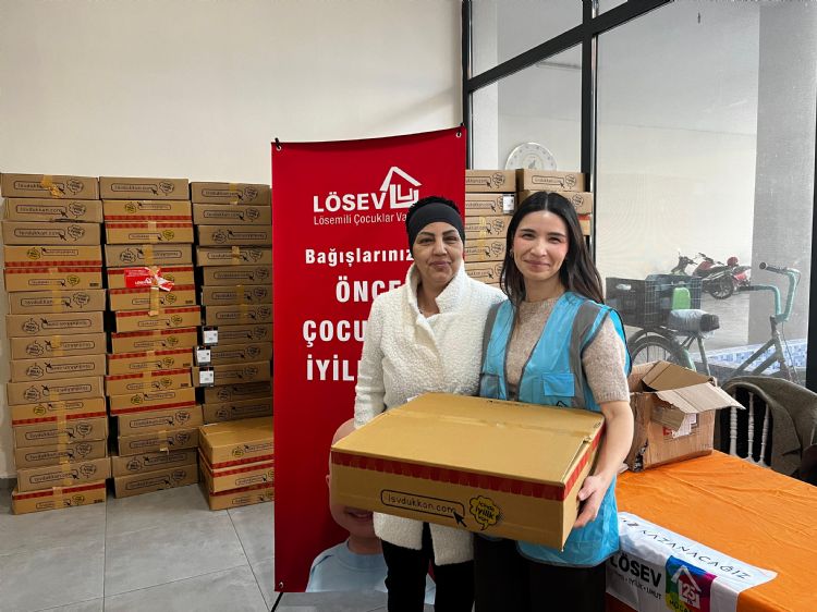 Kanserle m�cadele eden ailelere et deste�i