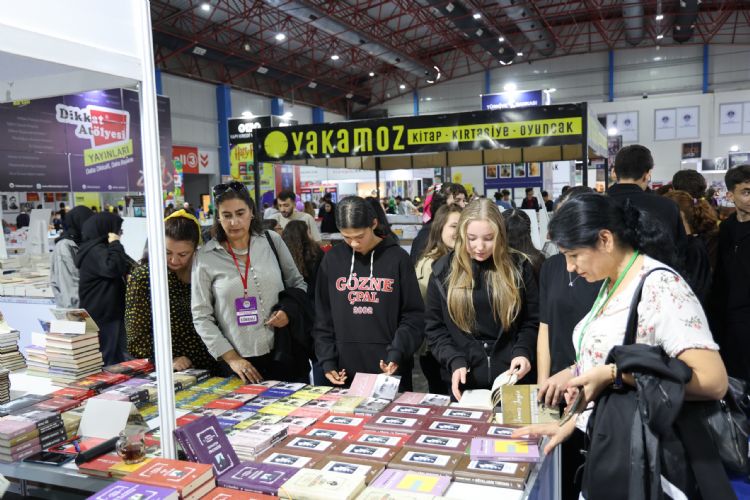 renciler kitap fuarn gezdi