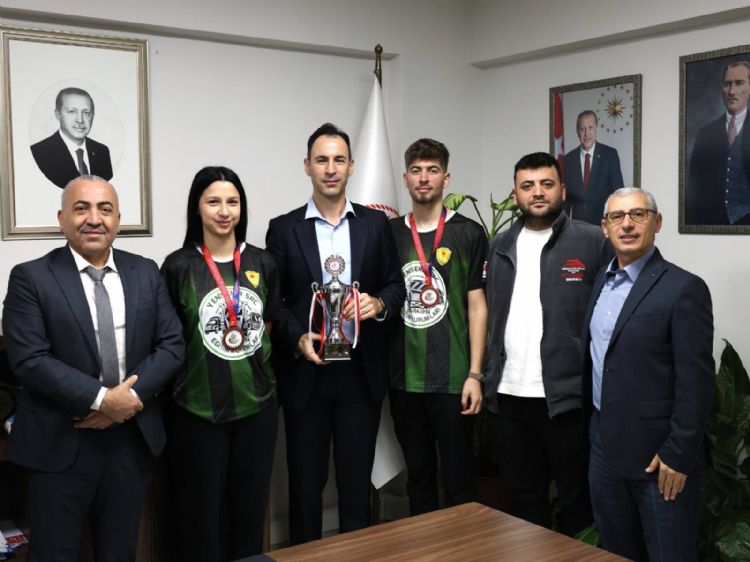 Floor Curling sporcular�m�z dereceyle d�nd�