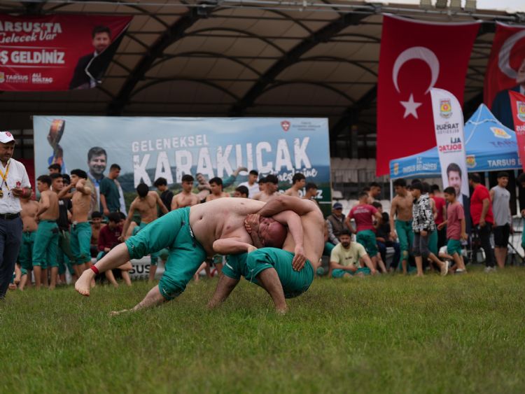 T�rkiye�nin d�rt bir yan�ndan pehlivanlar Tarsus�ta bulu�tu