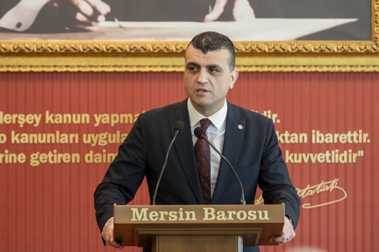 Darbe deil, demokrasi istiyoruz