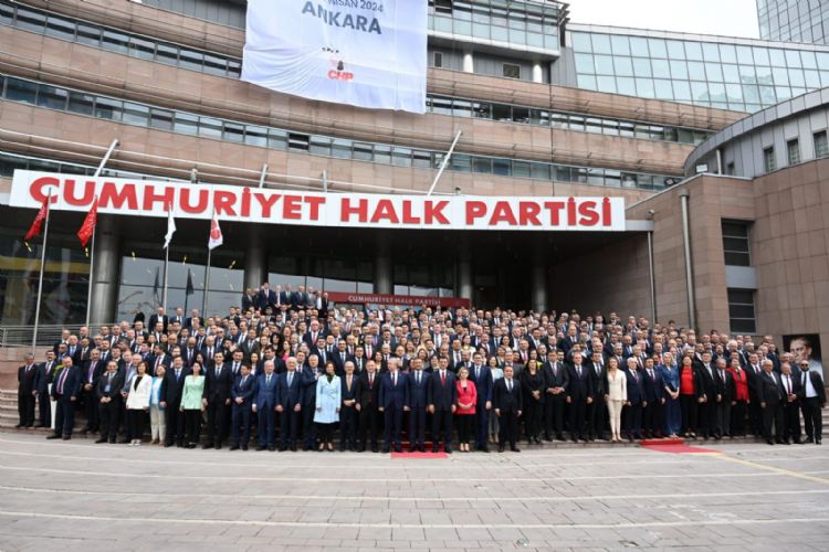 CHPli bakanlar Ankarada bulutu