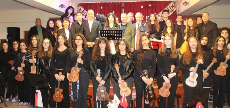 Mezitli�de Yediden 77’ye Bar�� Man�o konseri