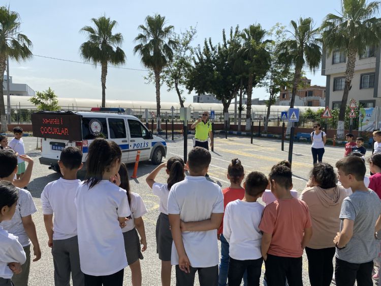 retmen ve rencilere trafik eitimi