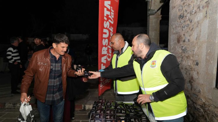 Tarsus�ta Berat Kandili�nin bereketi payla��ld�