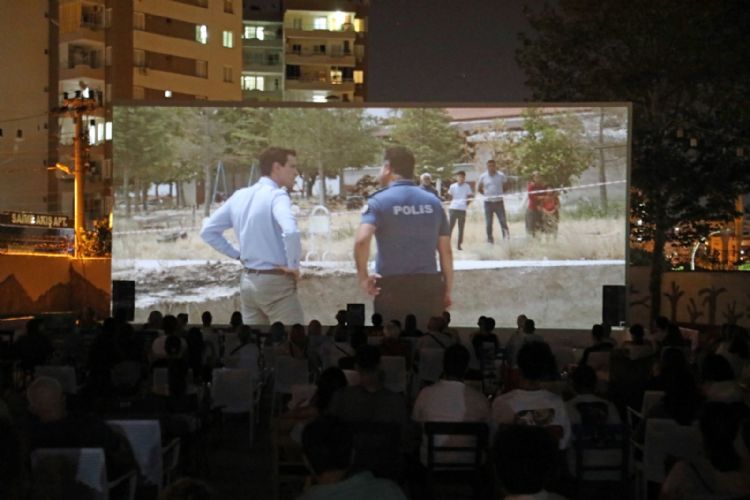 Mezitli Belediyesinin yazlık sinema sezonu başladı  