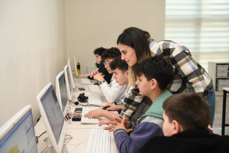 Çocuklara blok tabanlı yazılım kursu